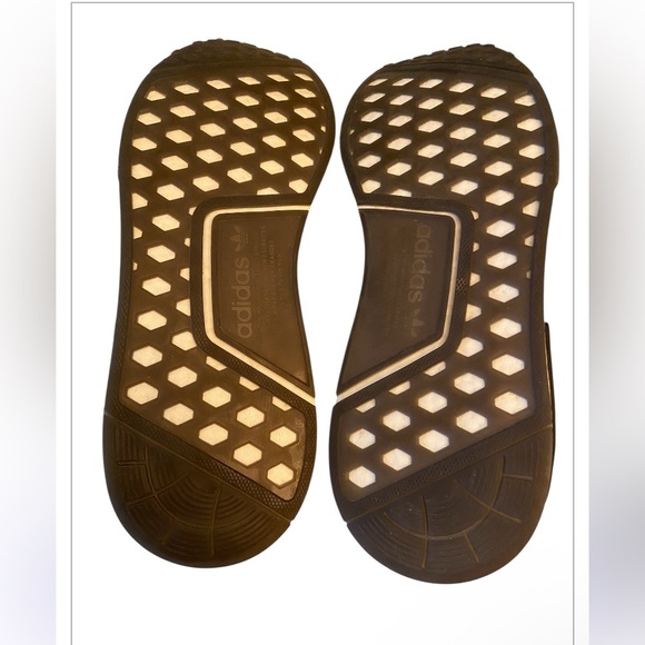 Adidas NMD R2 Primeknit Black/ White/ Grey Red Boost Sz 12 - Picture 3 of 6